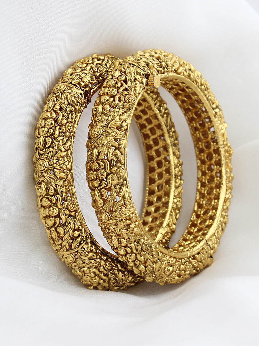 Vaibhavi Bangle Set-Gold