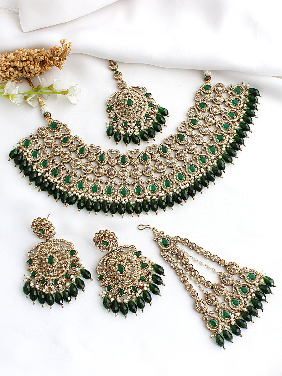 Nivika Bib Necklace Set