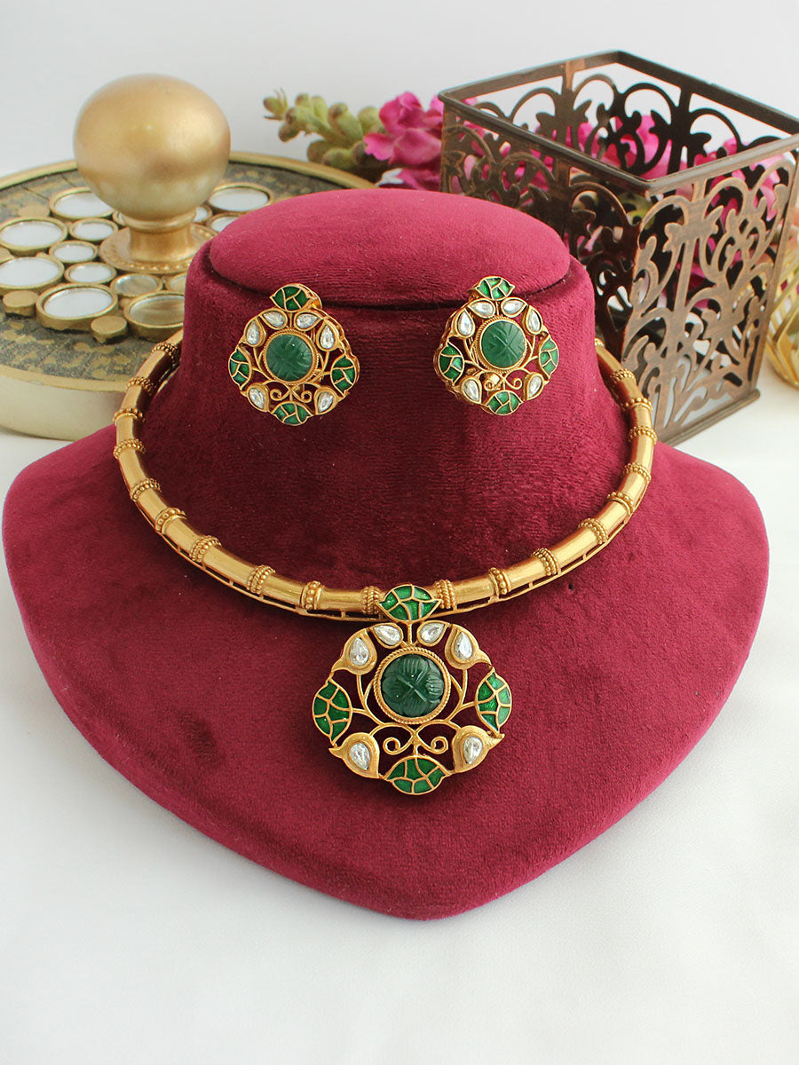 Nirvriti Hasli Necklace Set