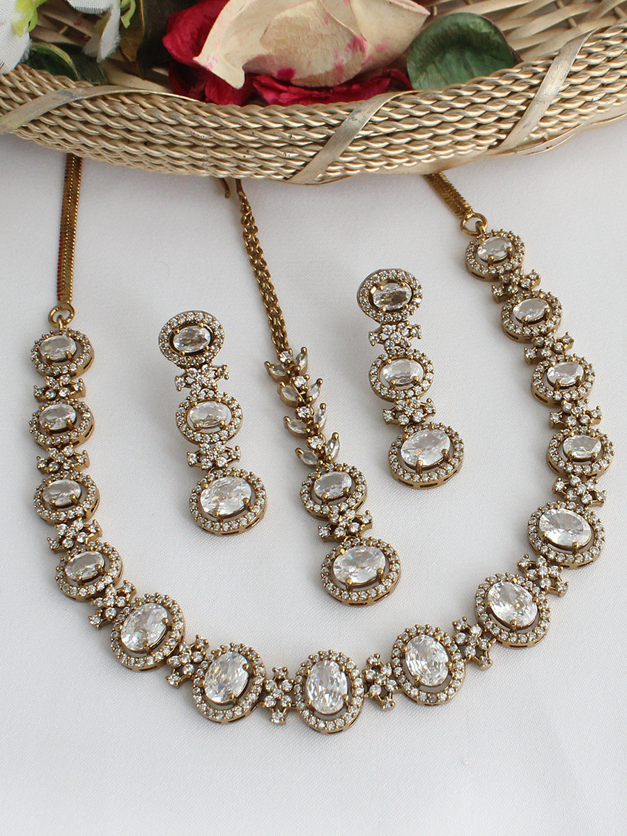 Avira Necklace Set