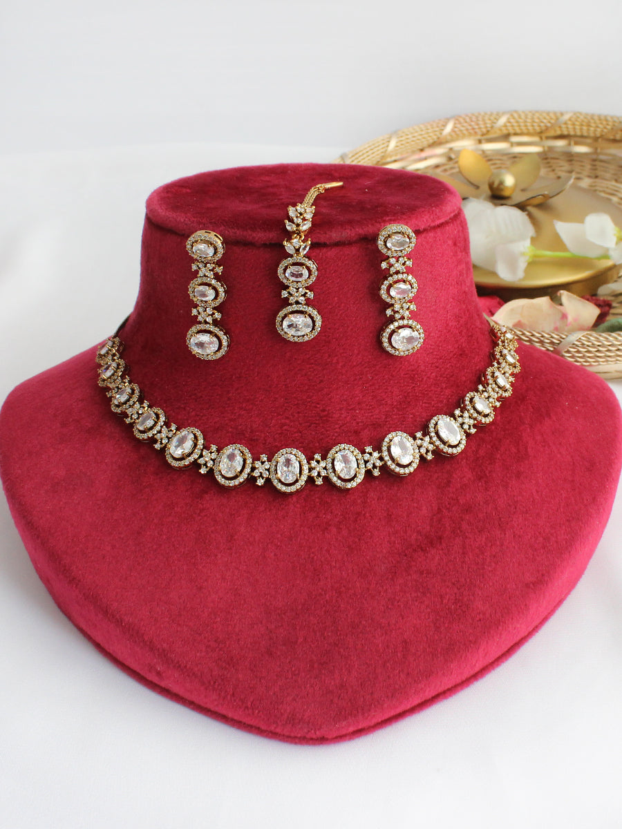 Avira Necklace Set