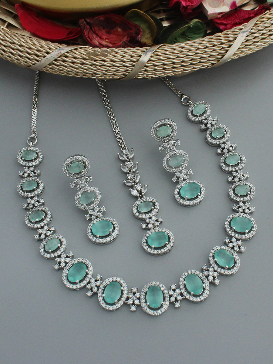 Avira Necklace Set