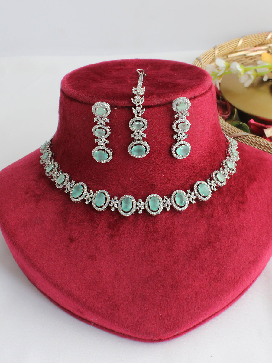 Avira Necklace Set