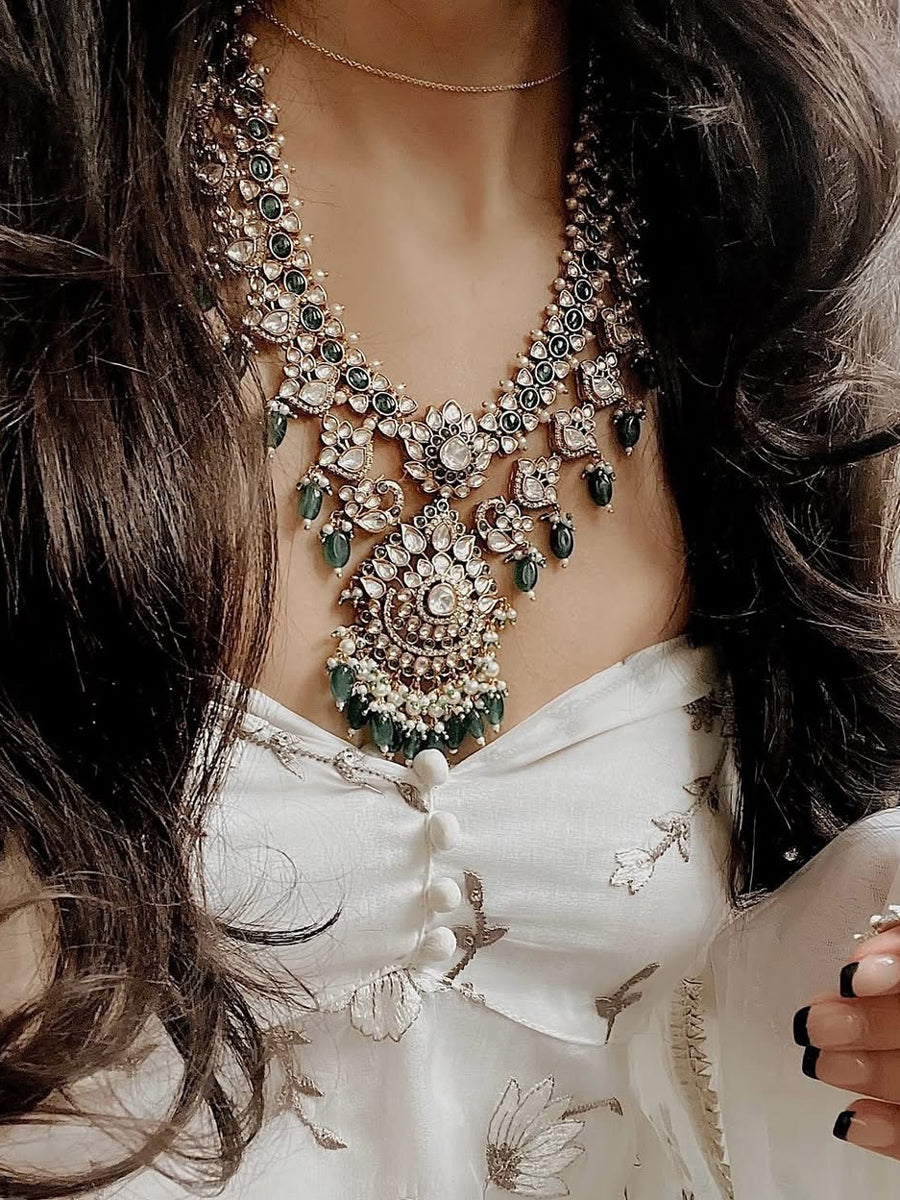 Mansvi Necklace Set