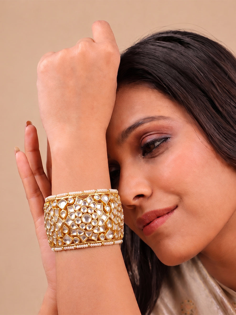 Kesar Bangle-White
