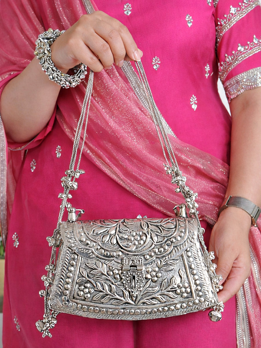 Urwa Metal Clutch Bag-Silver