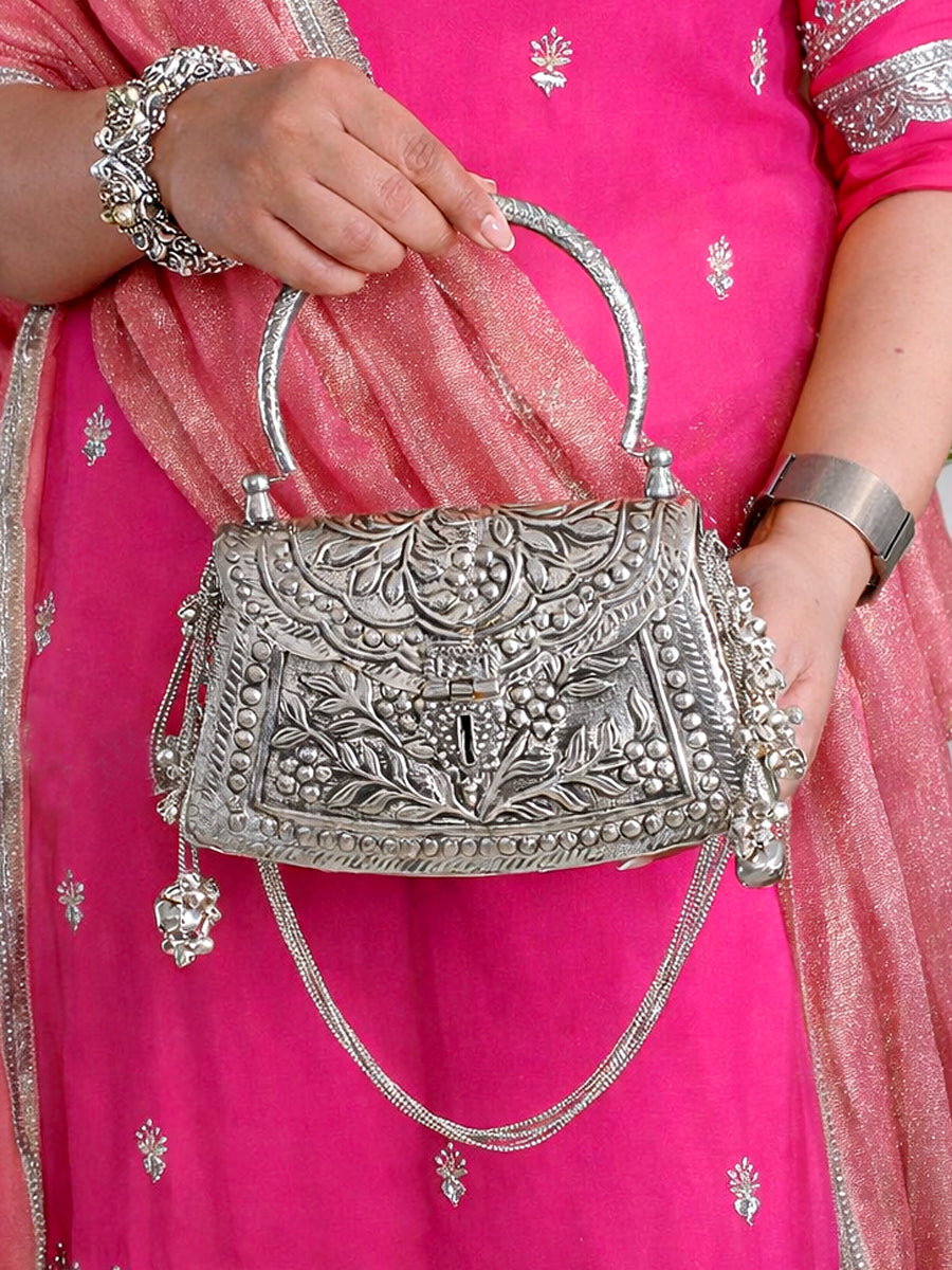 Urwa Metal Clutch Bag-Silver