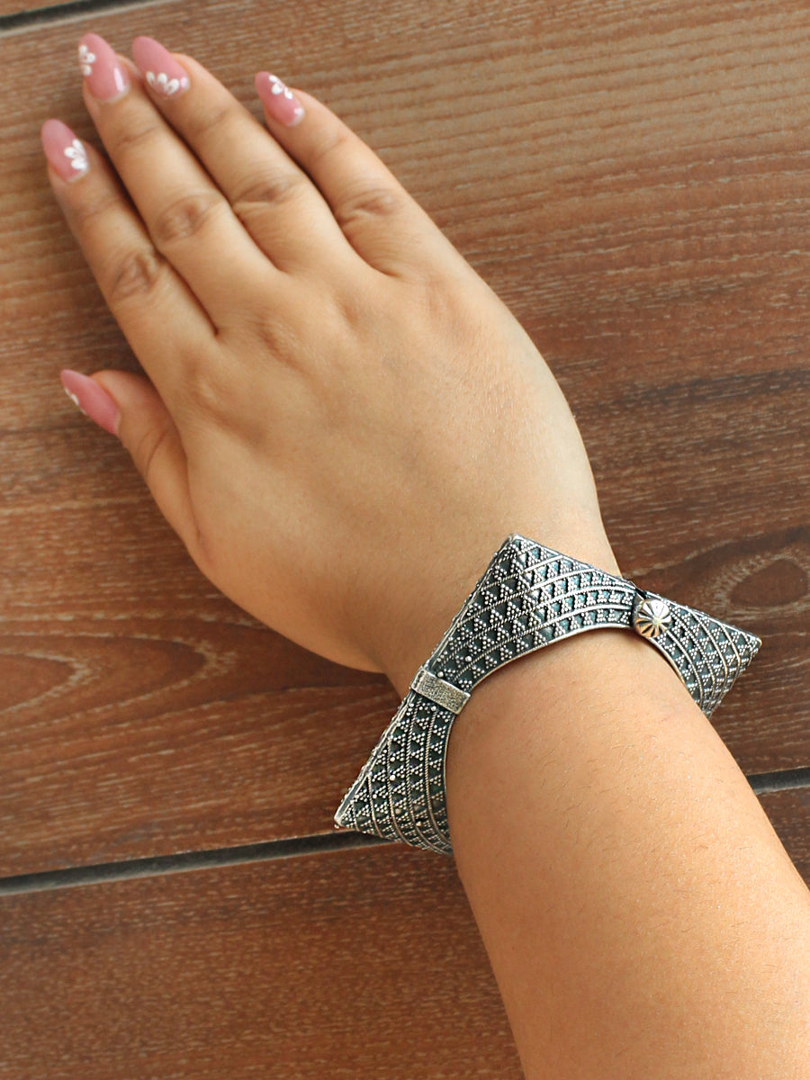 Buy Wide Silver-Tone Layered Cuff Bracelet Online. – Odette
