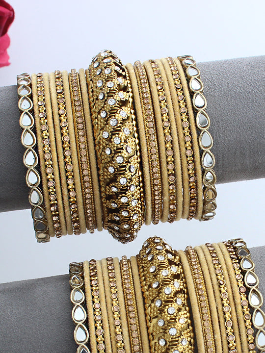 Advika Bangle Set / Stack-Gold