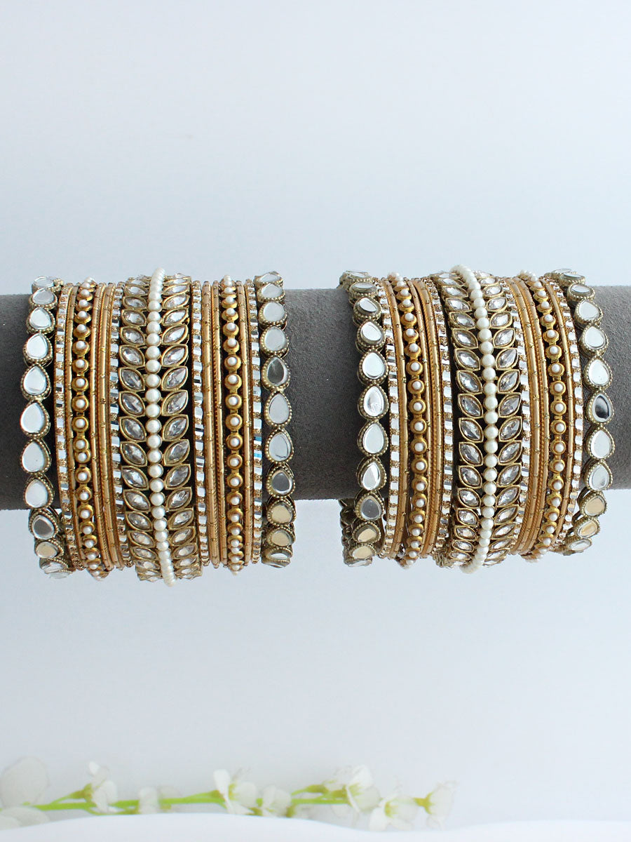 Tanvika Bangle Set / Stack-Gold
