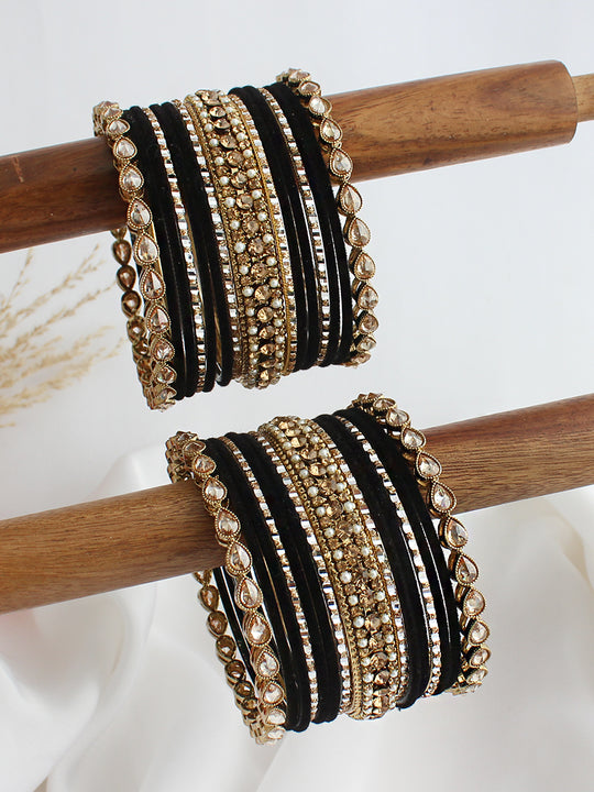 Nidhika Bangle Set / Stack