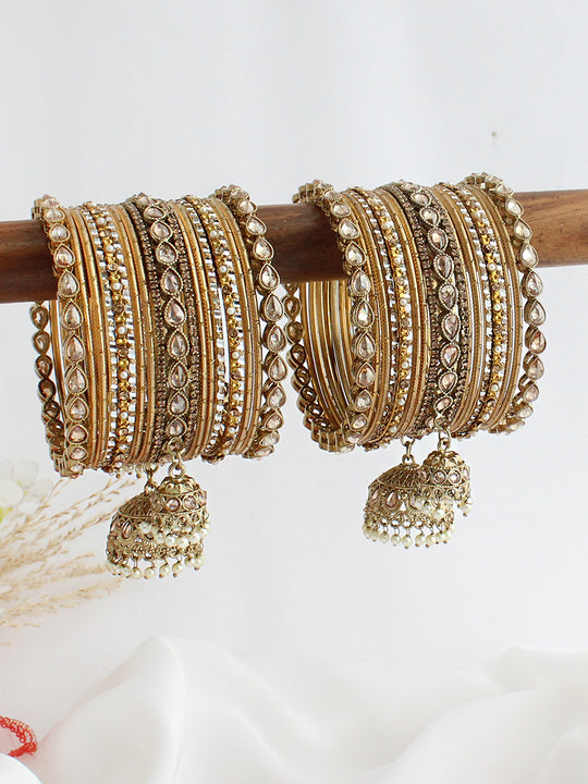 Sharvika Bangle Set / Stack-Gold