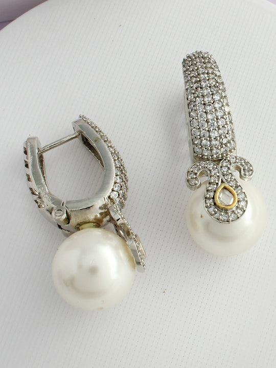 Layla Earrings-Pearl