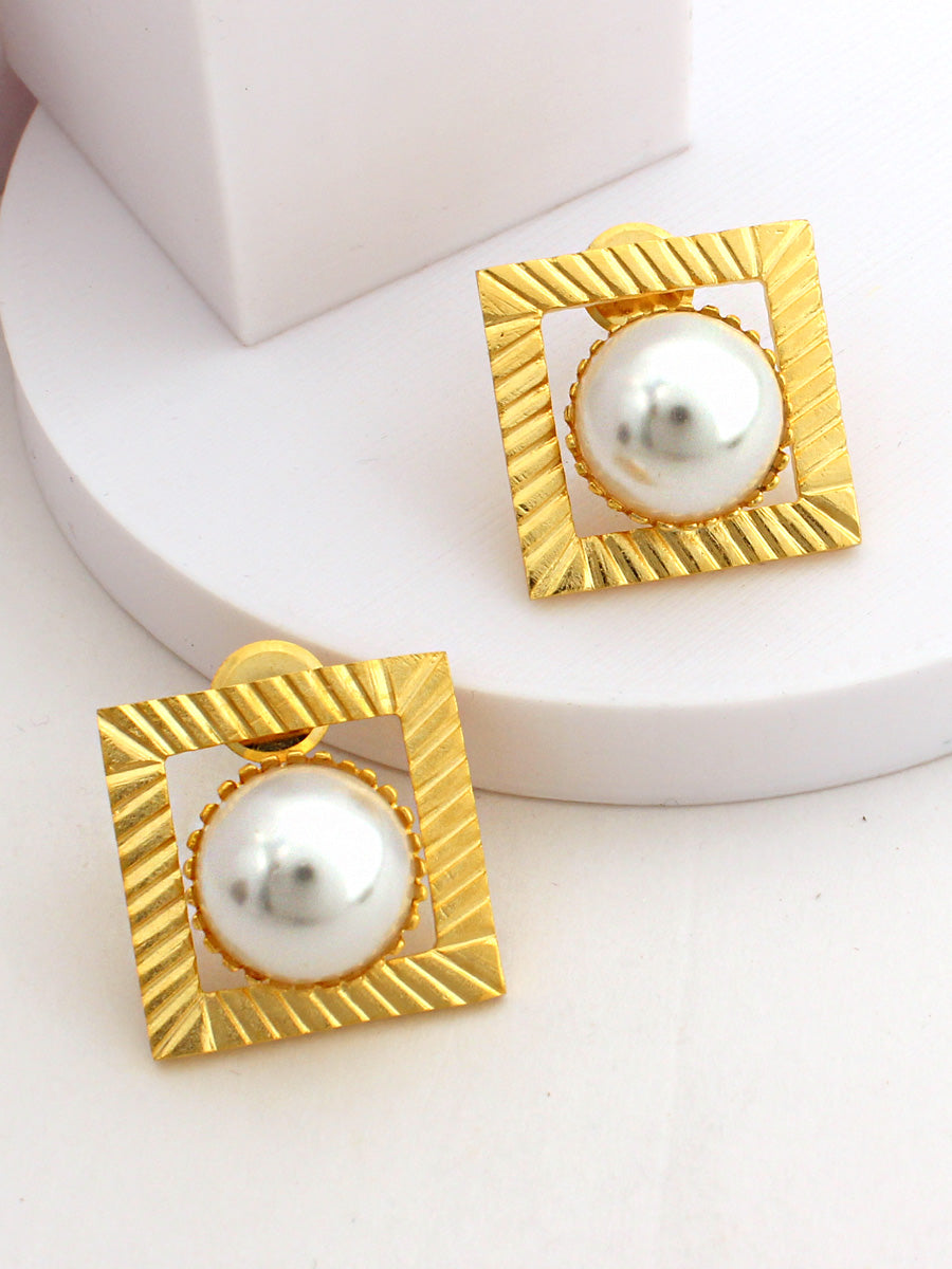 Vivica Stud Earrings-Pearl