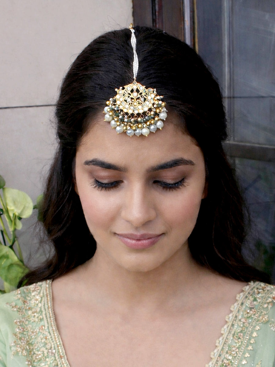 Shreyasi Maang Tikka