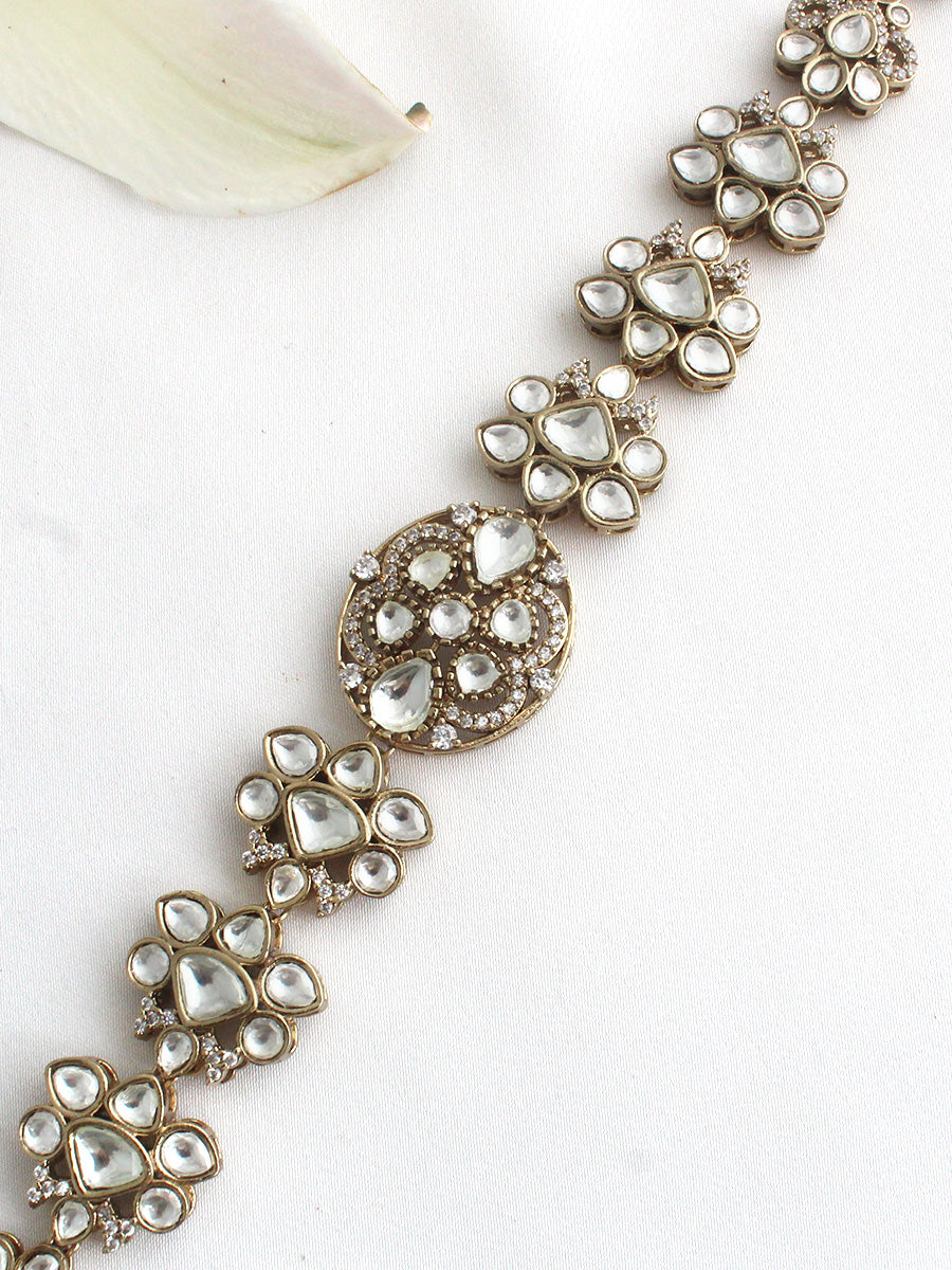 Manushi Sheeshphool / Headpiece-White