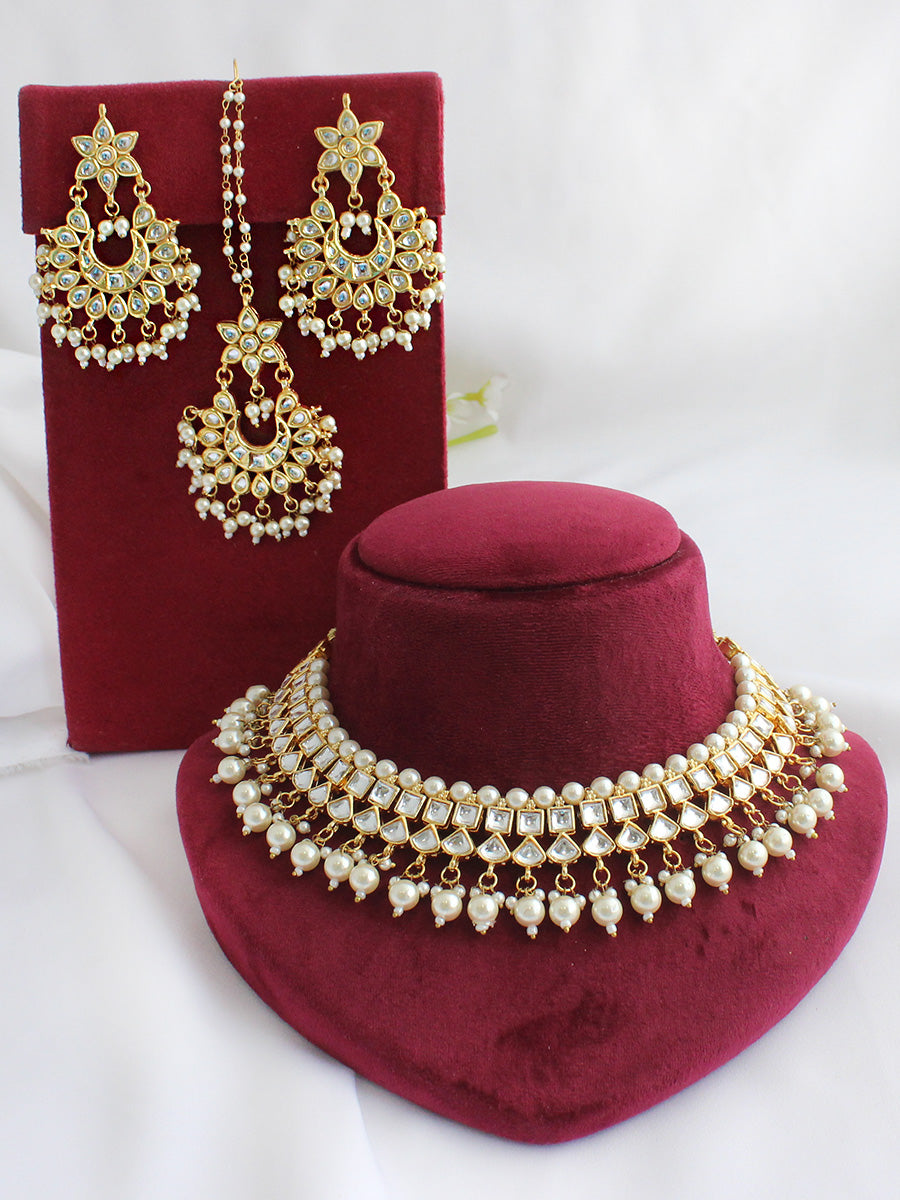 Nitanshi Bib Necklace Set