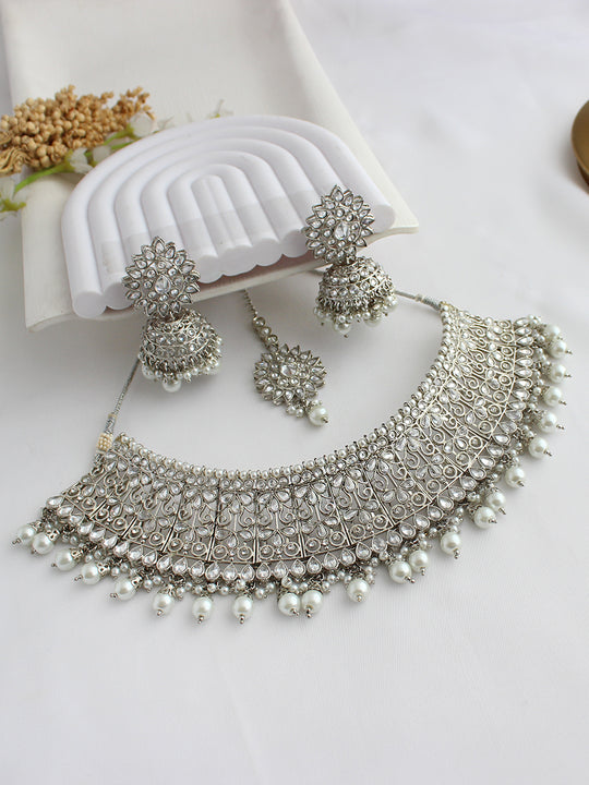 Anureet Necklace Set