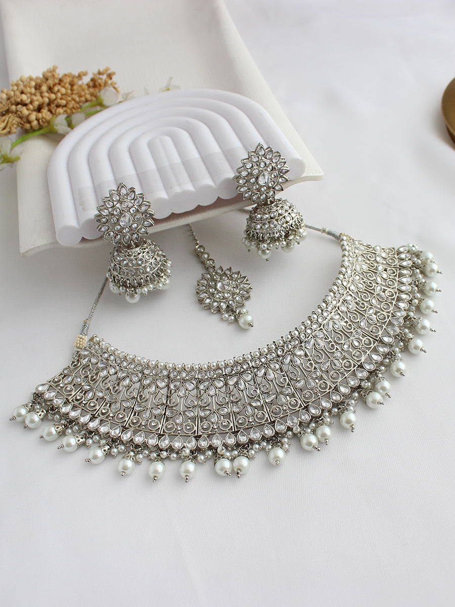 Anureet Necklace Set