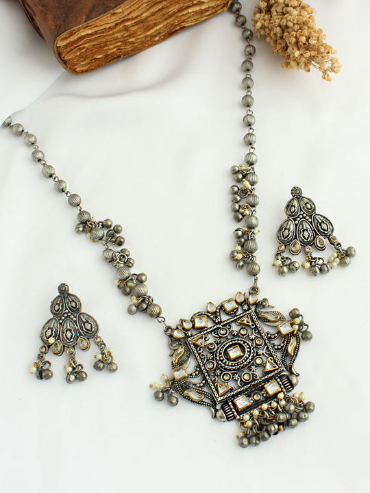 Ushmi Long Necklace Set-Metallic