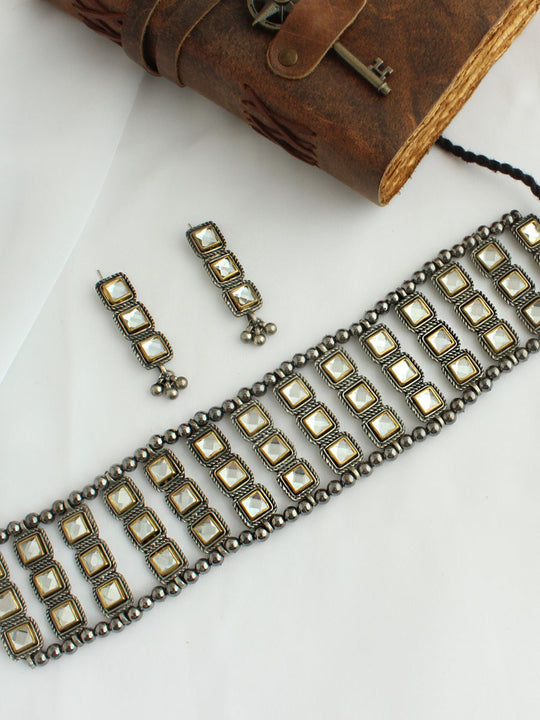 Ushmi Choker Necklace Set-Metallic