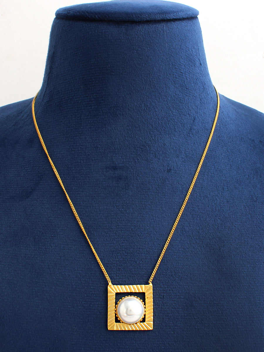 Vivica Pendant Chain Necklace-Gold