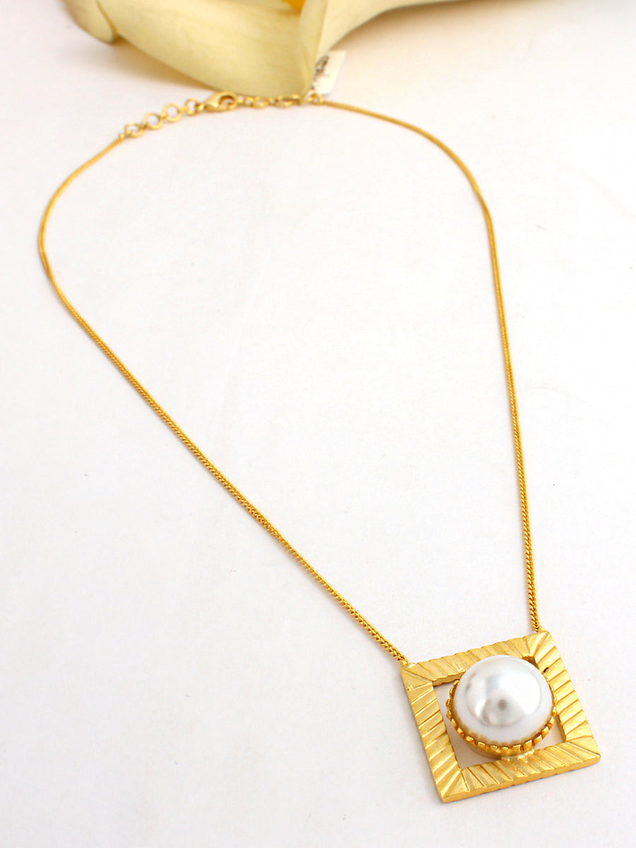 Vivica Pendant Chain Necklace