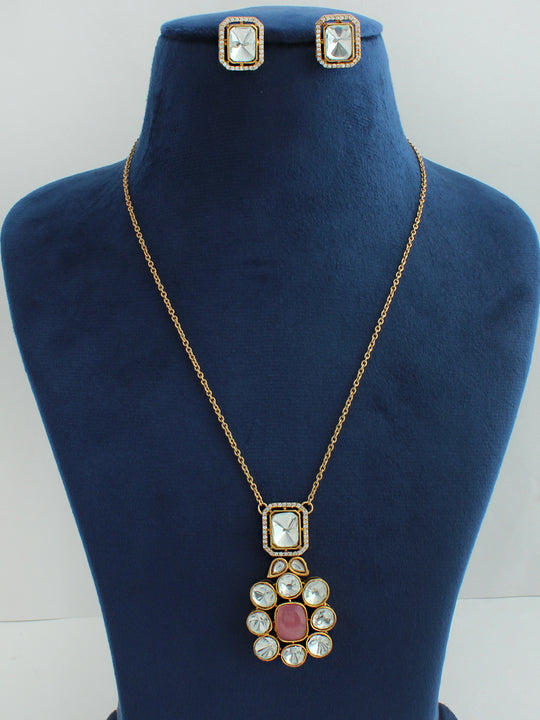 Shruti Pendant Chain Necklace Set