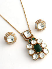 Shruti Pendant Chain Necklace Set-Green