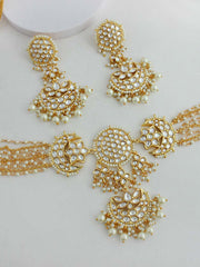 Shasvi Necklace Set