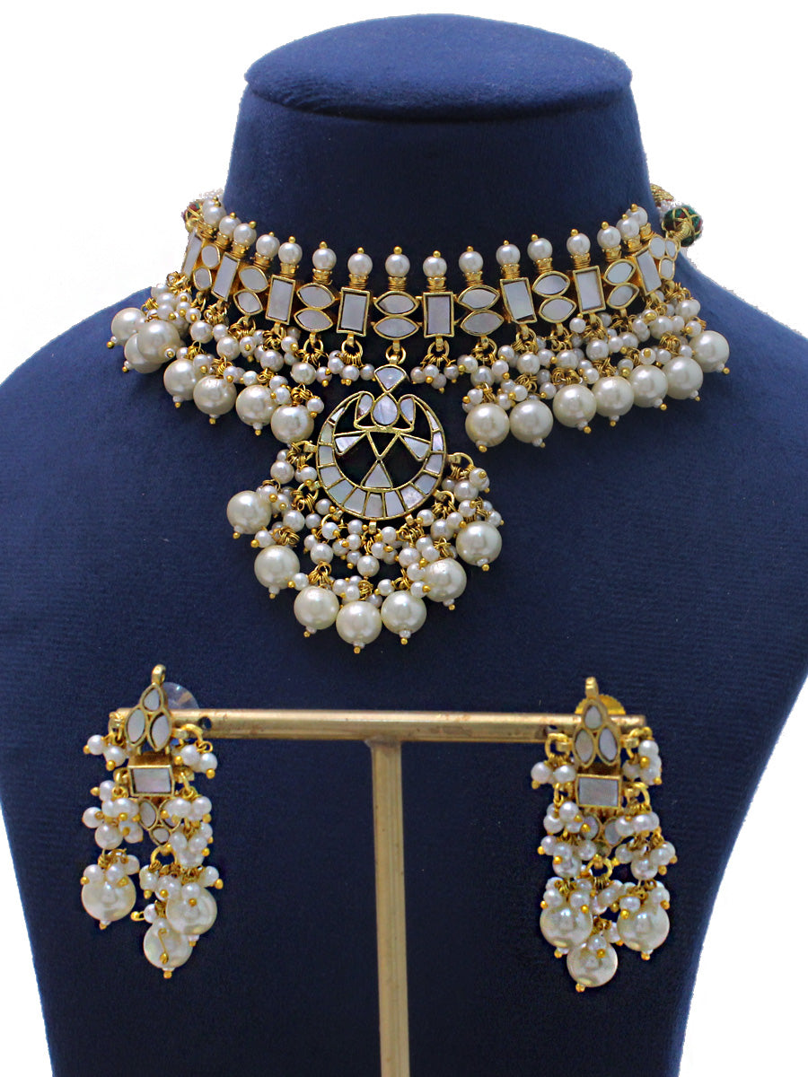Aavya Choker Necklace Set