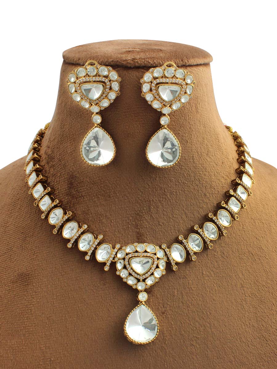 Shitija Necklace Set