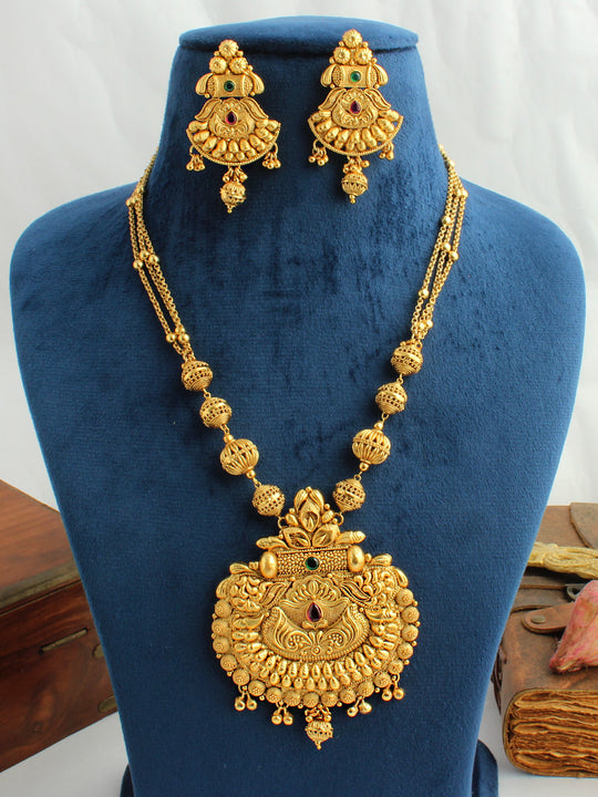 Tanishri Pendant Necklace Set