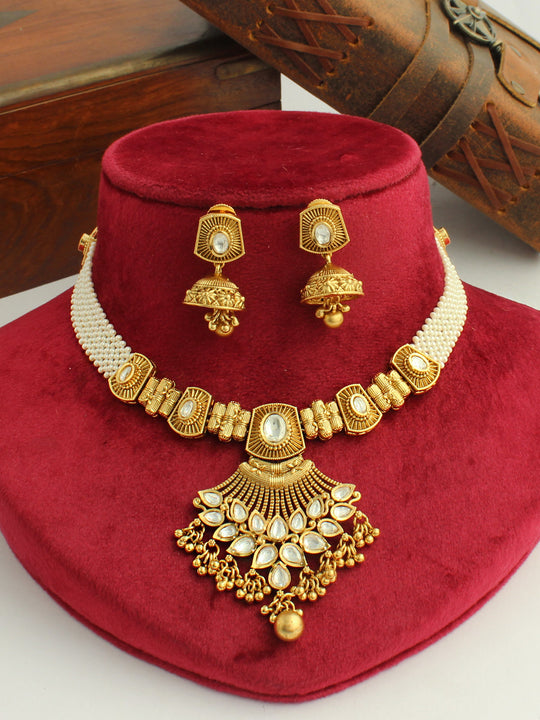 Avnisha Necklace Set