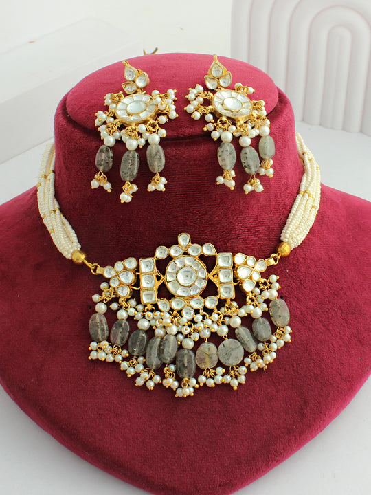 Aarna Choker Necklace Set