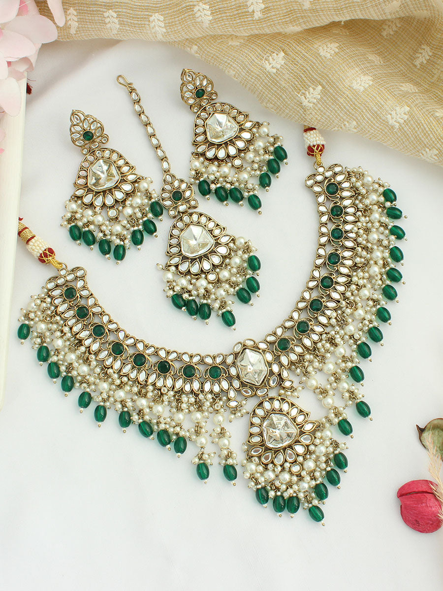 Navika Bib Necklace Set