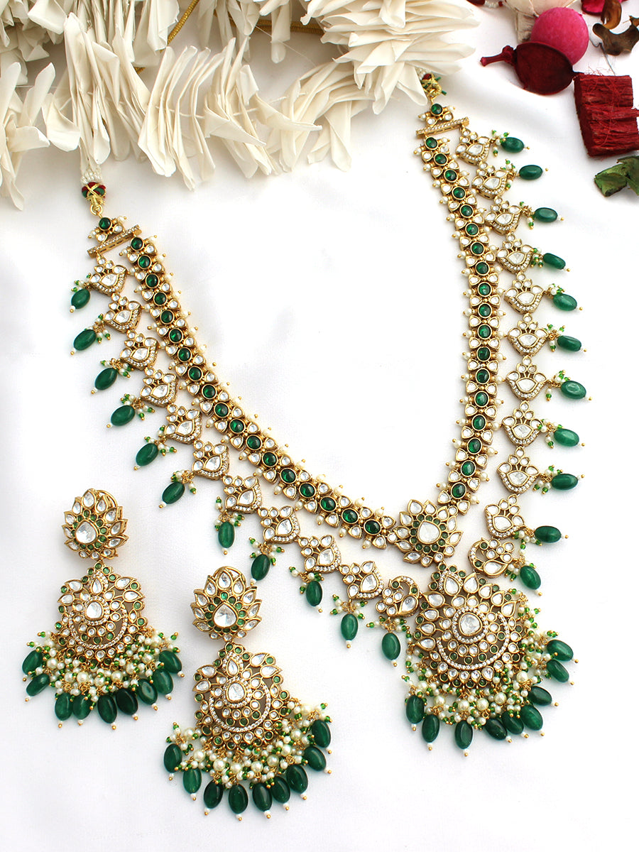 Mansvi Necklace Set