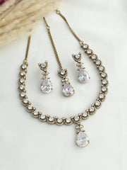 Noha Pendant Necklace set