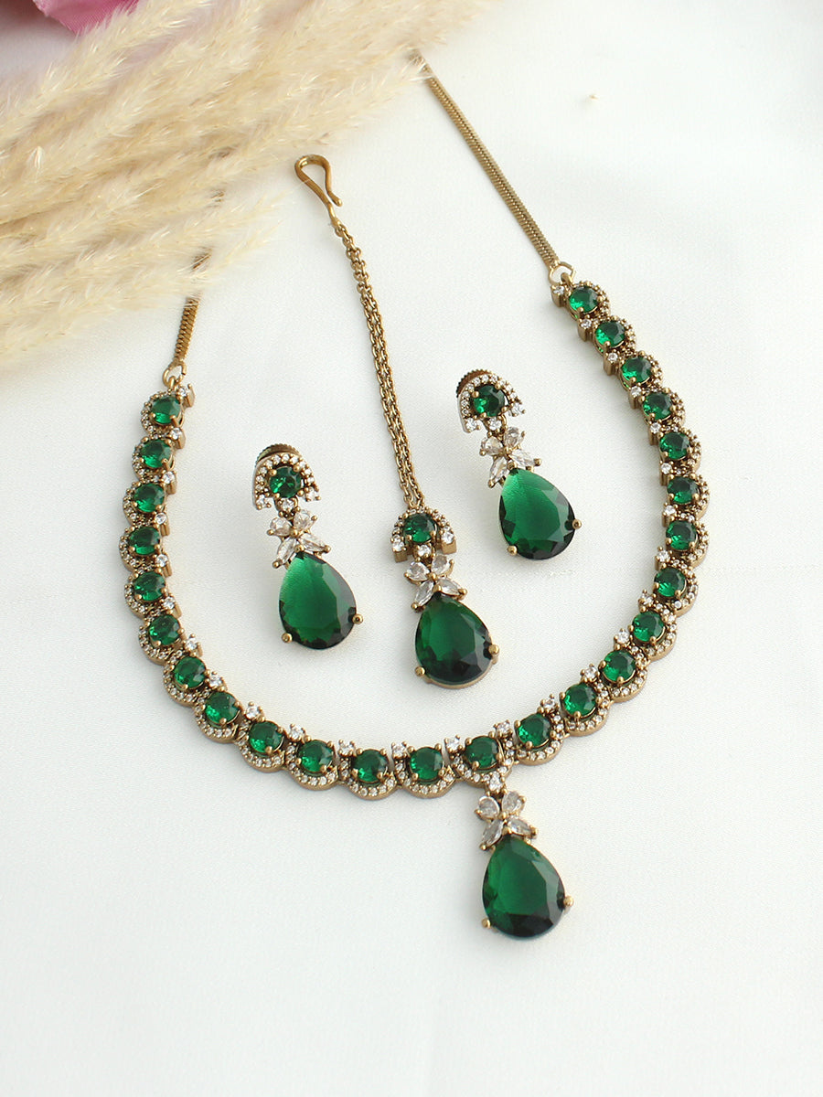 Noha Pendant Necklace set