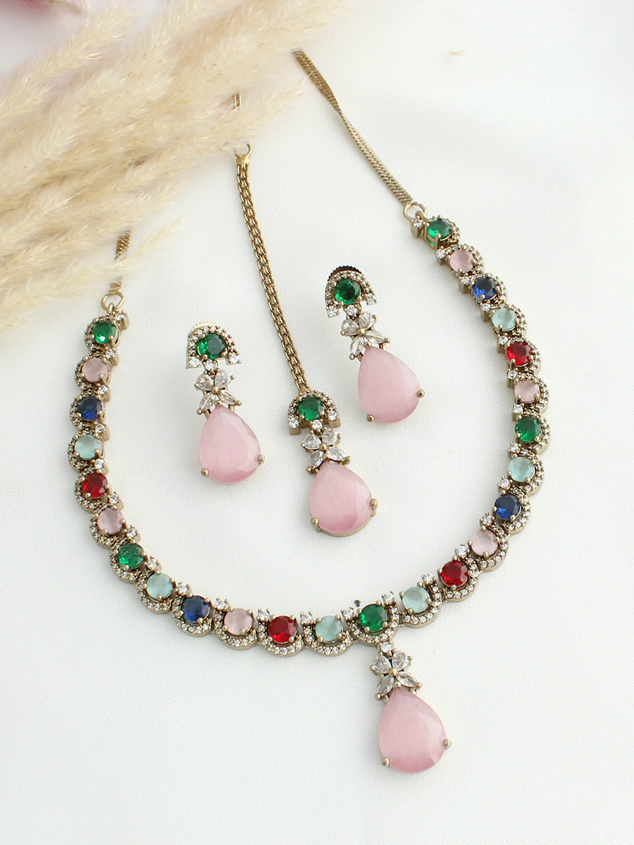 Noha Pendant Necklace set