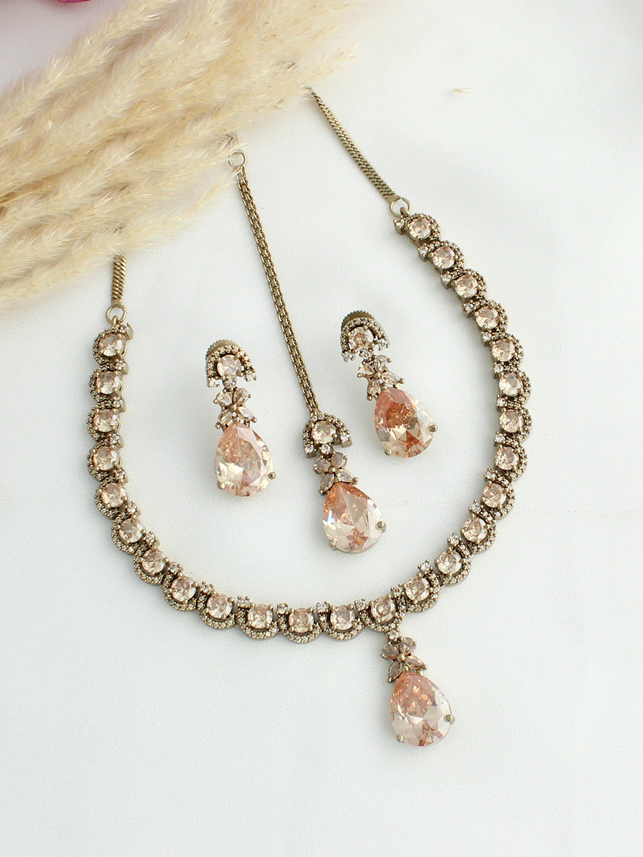 Noha Pendant Necklace set