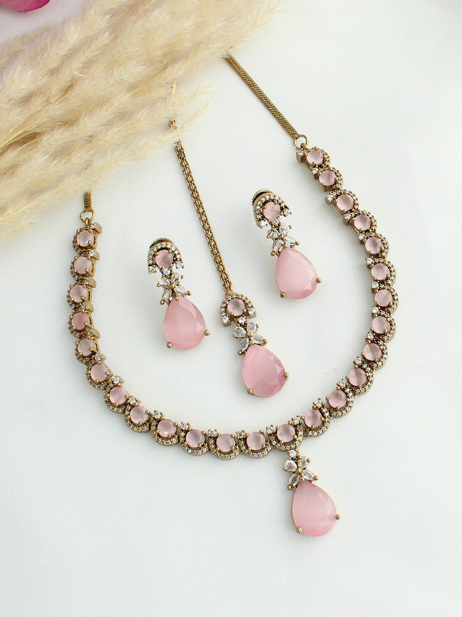 Noha Pendant Necklace set