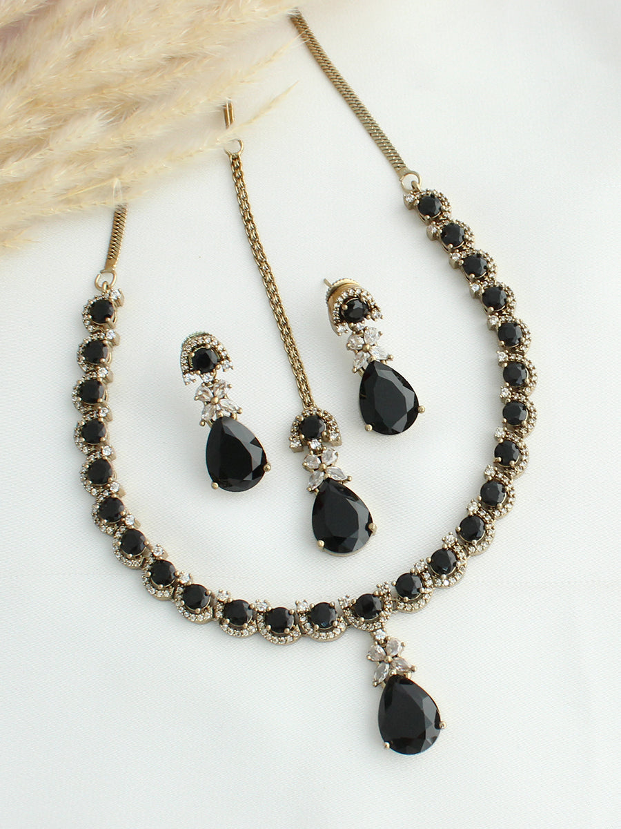 Noha Pendant Necklace set