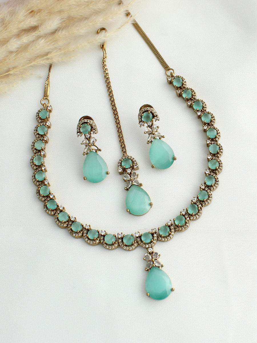 Noha Pendant Necklace set