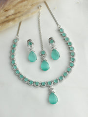 Noha Pendant Necklace set