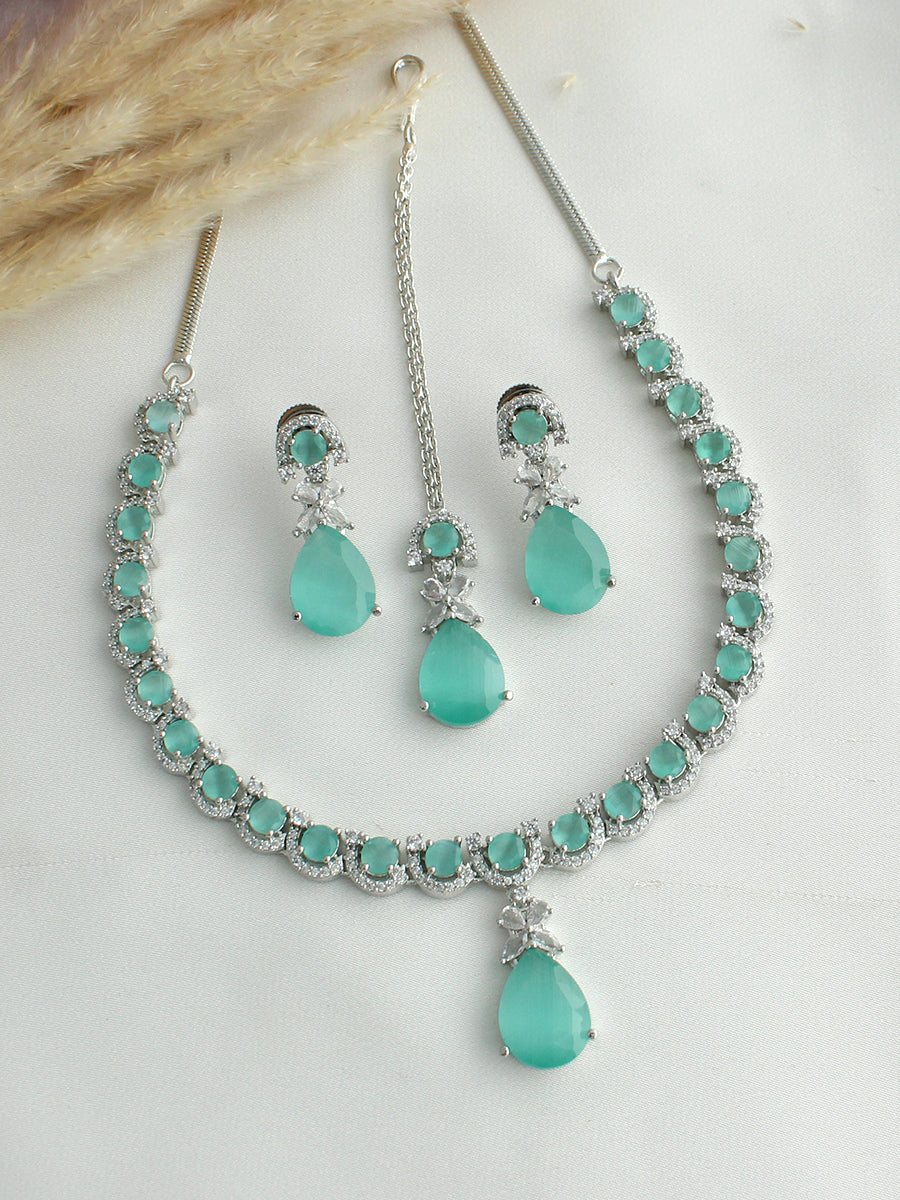 Noha Pendant Necklace set