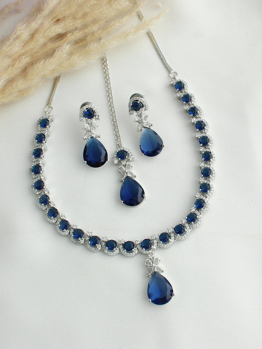 Noha Pendant Necklace set