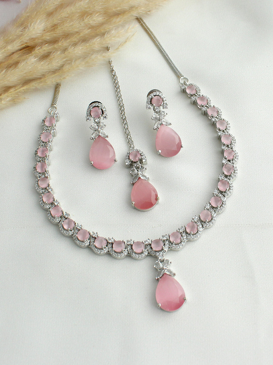 Noha Pendant Necklace set