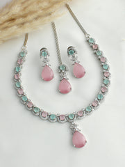 Noha Pendant Necklace set