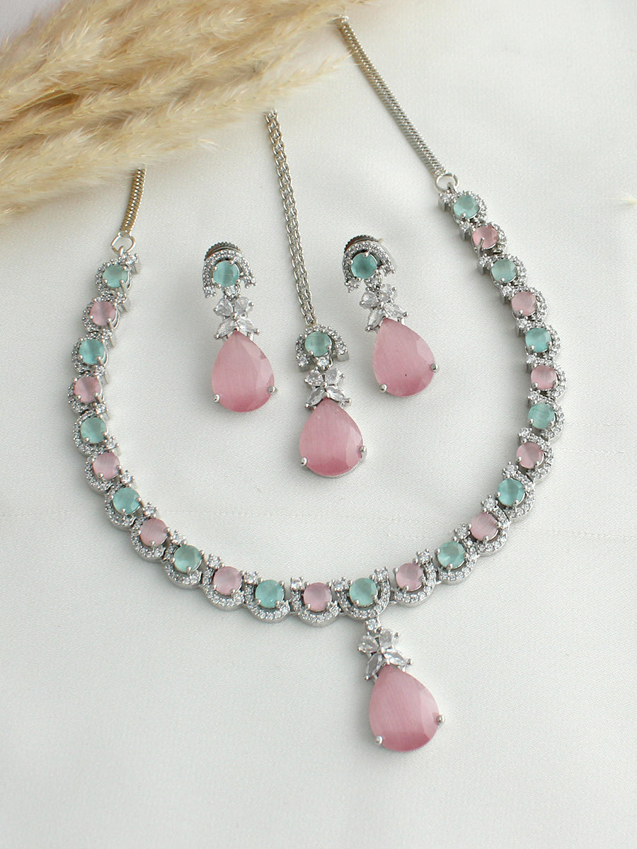 Noha Pendant Necklace set